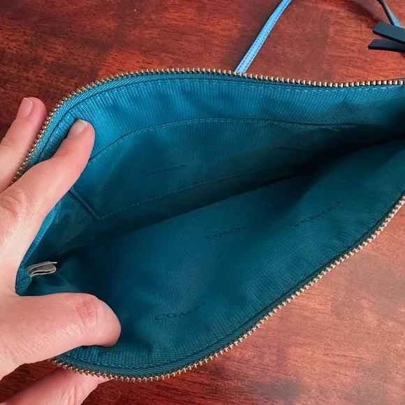 Teal Coach East West Maddison Crossbody Bag EUC - Picture 7 of 10